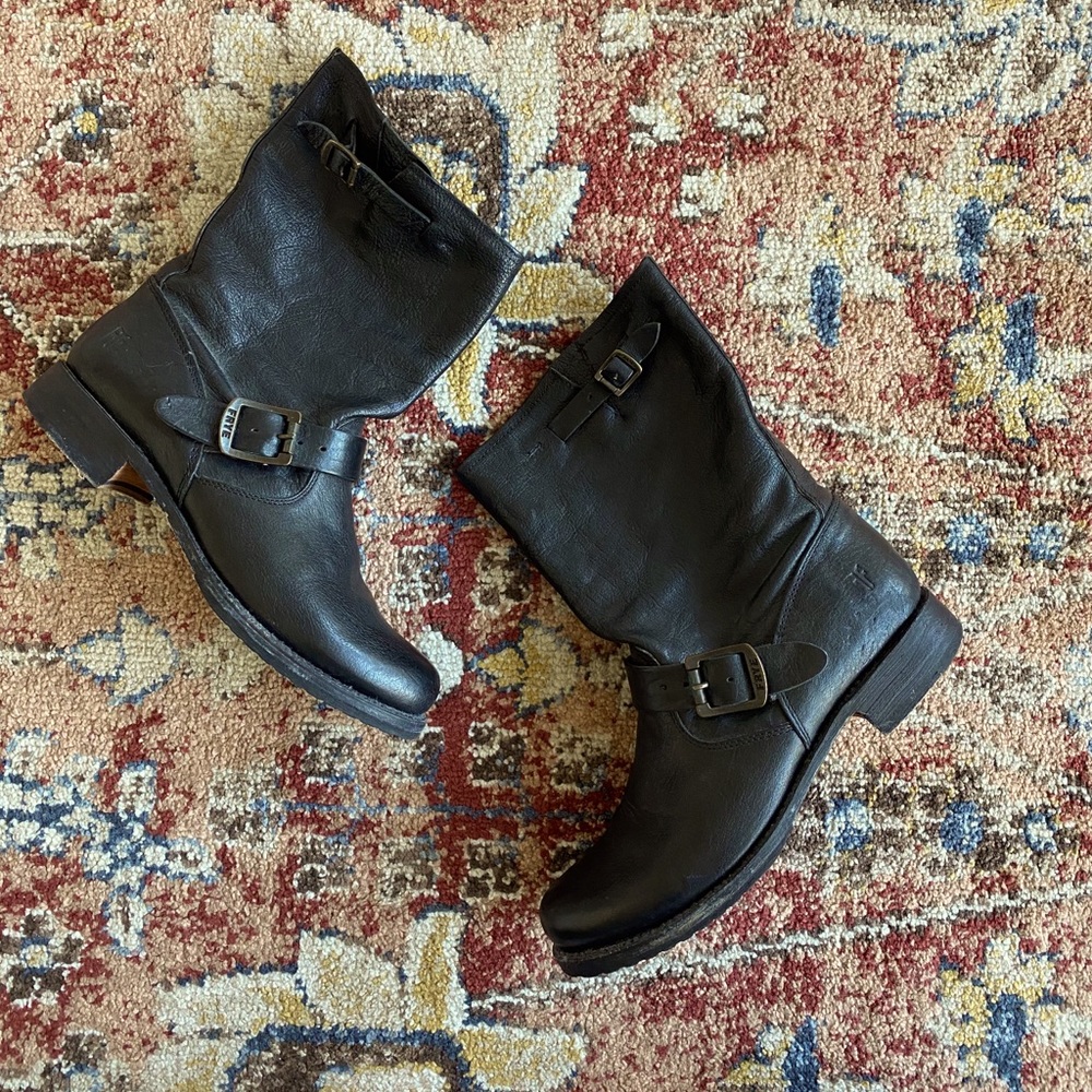 Frye Black Veronica Boots Short